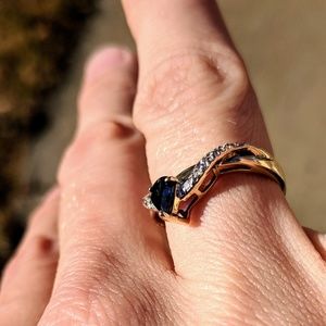 10k Yellow Gold and Blue Sapphire Ring Sz 6.5